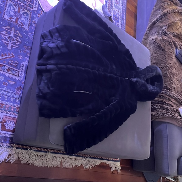 DKNY Miss Gallery Womens Hooded Heavyweight Faux Fur Coat with pockets. - Picture 4 of 6